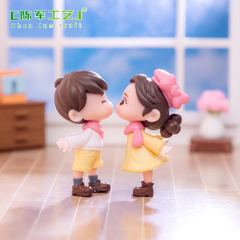 Phụ Kiện Tiểu Cảnh Cặp đôi hôn nhau mini trang trí bánh và xe hơi DIY (ZC-907)