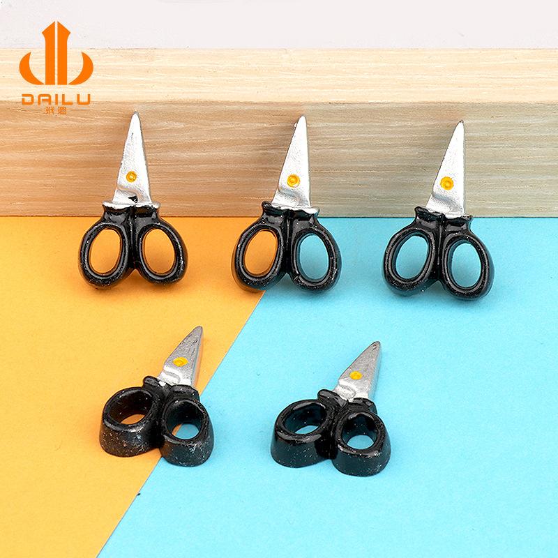 Charm LaBuBu Charm kéo đen DIY trang trí vỏ điện thoại (FF-376)