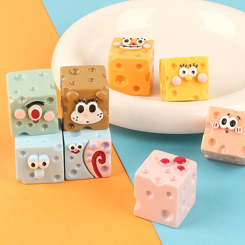 Charm LaBuBu 大号仿真海绵宝宝奶酪食玩DIY手机壳树脂饰品配件材料包批发