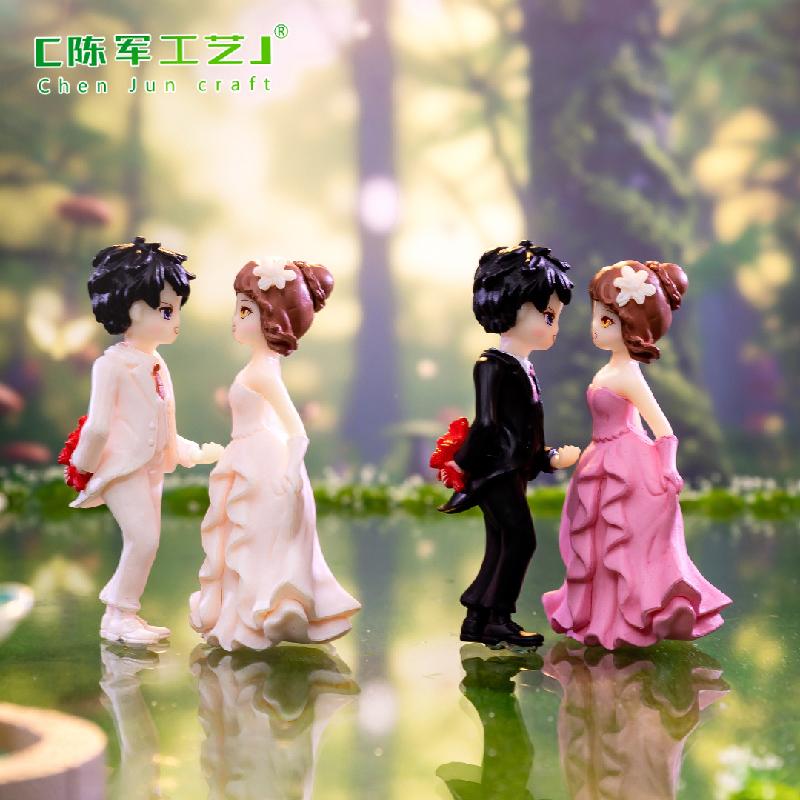 Phụ Kiện Tiểu Cảnh Cặp đôi cầu hôn lãng mạn móc khóa trang trí xe hơi (ZC-905)