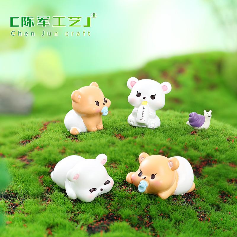 Phụ Kiện Tiểu Cảnh Tiểu cảnh gấu nhỏ với bình sữa mini trang trí xe và bàn (ZC-1283)