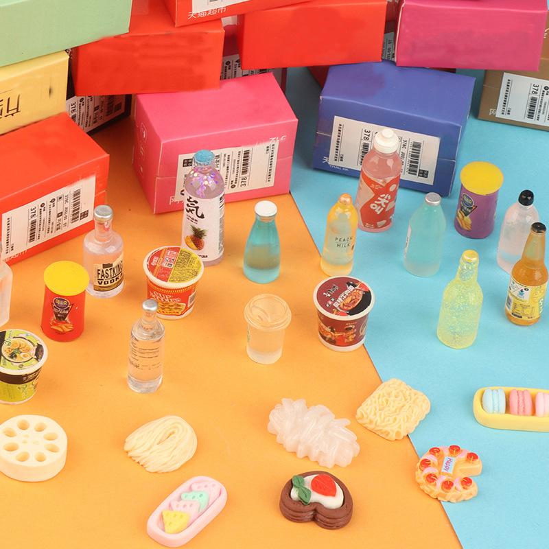 Charm LaBuBu 网红爆款微缩瓶子迷你食物树脂模型小礼品娃娃机公仔快递包裹盲盒