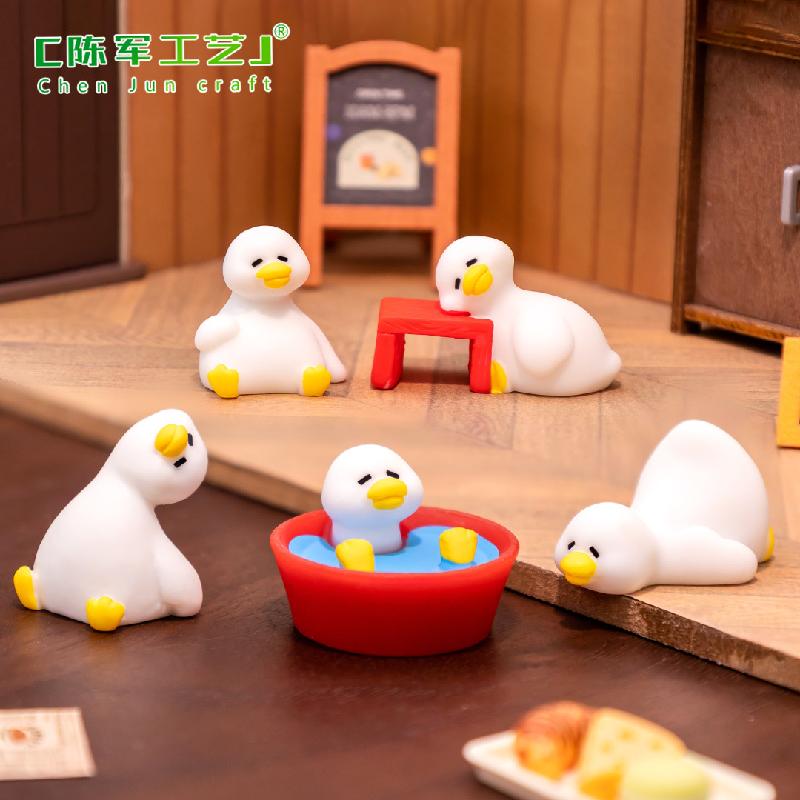 Phụ Kiện Tiểu Cảnh Tiểu cảnh vịt mệt mỏi, phụ kiện trang trí nhà búp bê (ZC-249)