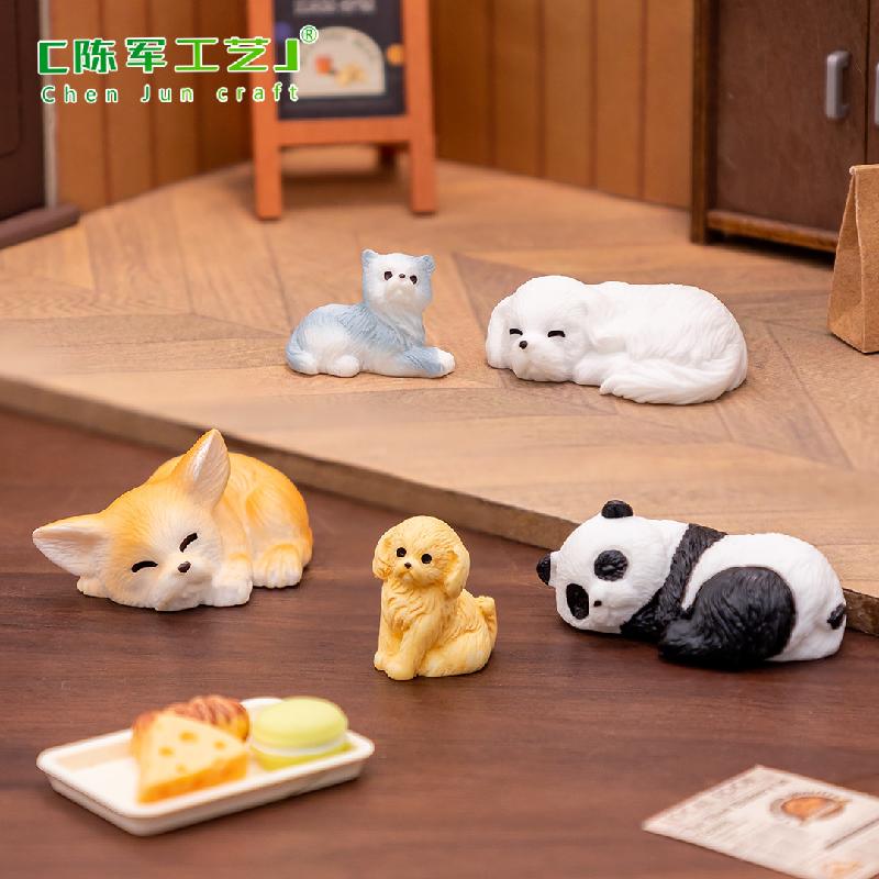 Phụ Kiện Tiểu Cảnh Tiểu cảnh chó và mèo ngủ, phụ kiện trang trí xe hơi mini (ZC-527)