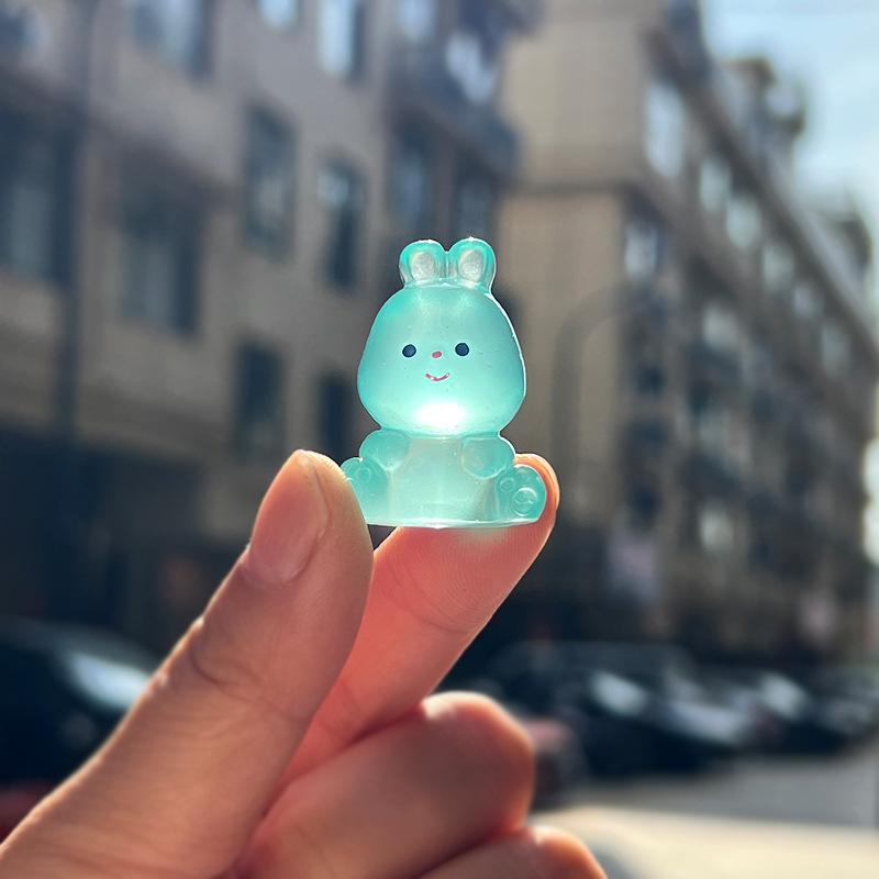 Charm LaBuBu 彩色夜光立体卡通小兔子 diy发夹发饰 钥匙扣吊坠小夜灯摆件批发