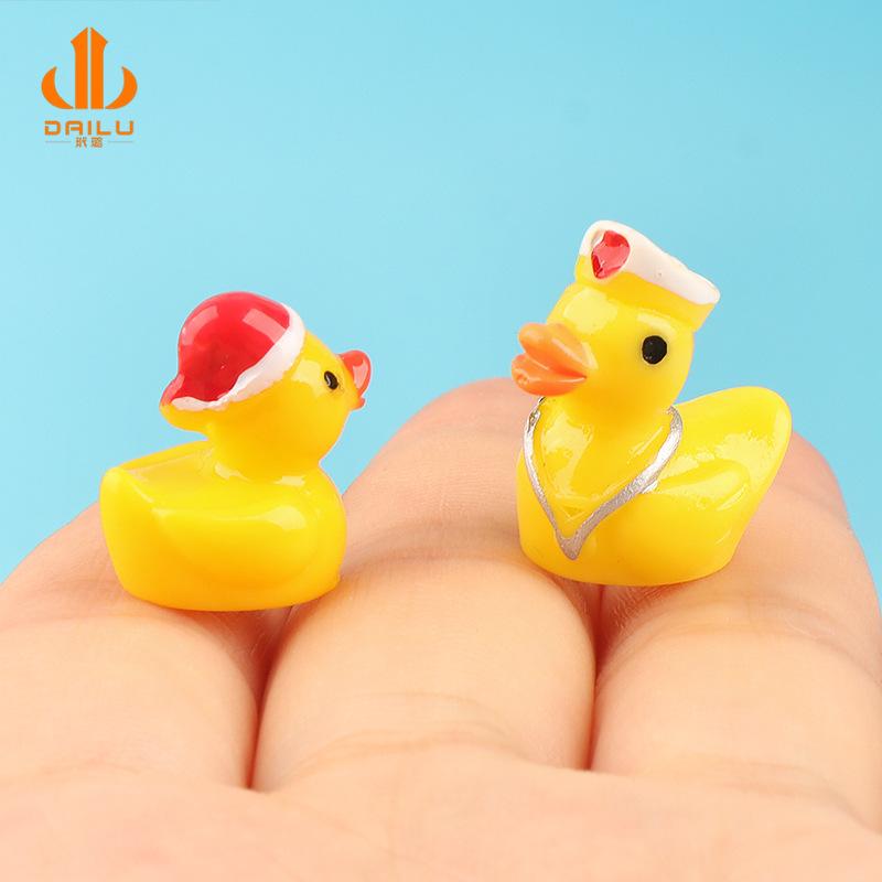 Charm LaBuBu 圣诞款小鸭子护士鸭微景观车载小摆件创意钥匙扣挂件树脂diy配件