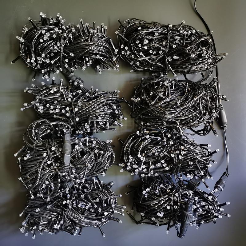 Trang Trí Noel Dây đèn LED với dây đen, đèn nhấp nháy và ánh sáng màu sắc, lý tưởng cho trang trí Giáng Sinh. Được sản xuất từ nhà máy, phù hợp cho trang trí sự kiện và lễ hội.