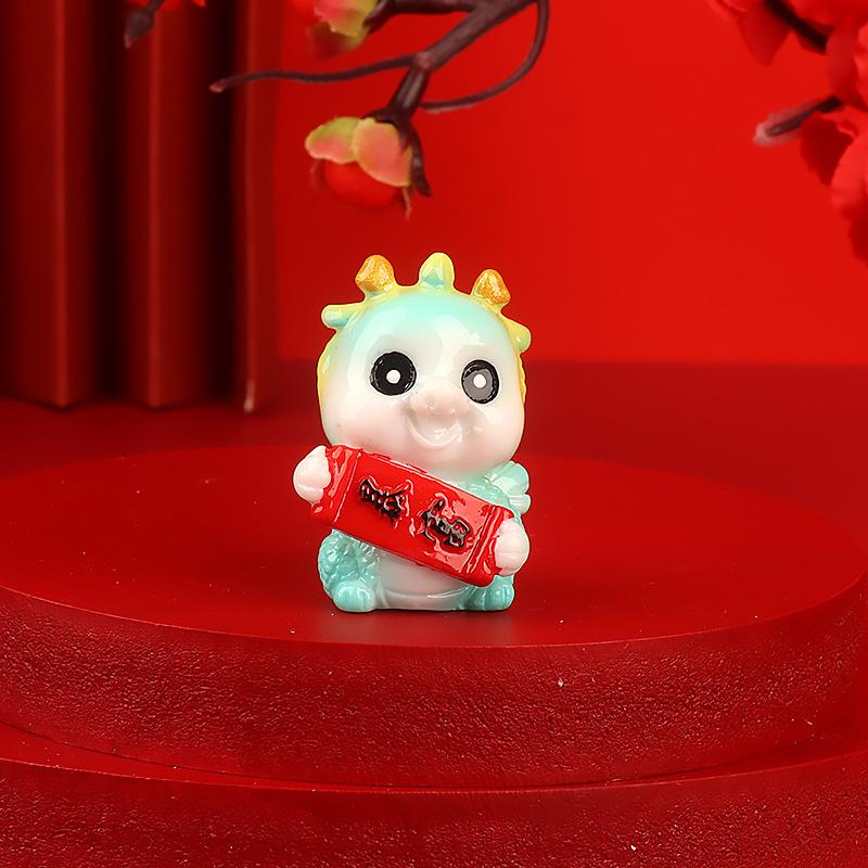 微景观2024新年可爱龙饰品配件国潮公仔生肖龙年车载桌面小摆件
