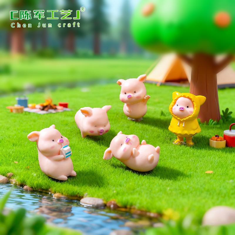 Phụ Kiện Tiểu Cảnh Tiểu cảnh heo với áo mưa vàng, phụ kiện trang trí dễ thương (ZC-425)