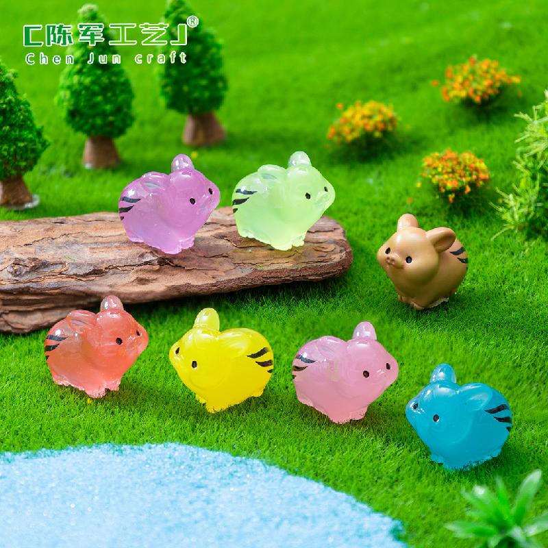 Phụ Kiện Tiểu Cảnh 微景观创意夜光炫彩小野猪萌粒公仔 DIY装饰品配件迷你树脂小摆件