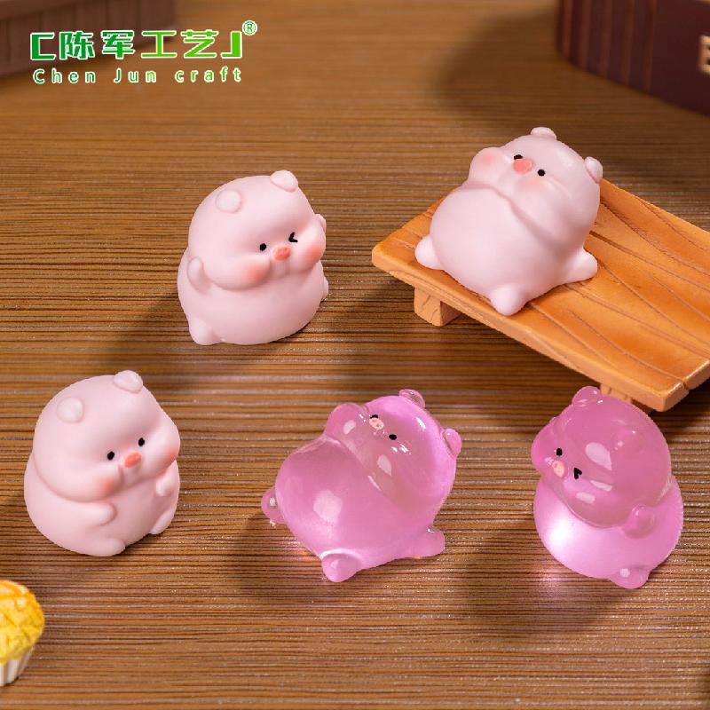 Phụ Kiện Tiểu Cảnh 微景观创意可爱夜光圆圆小猪公仔娃屋 DIY装饰配件迷你桌面小摆件