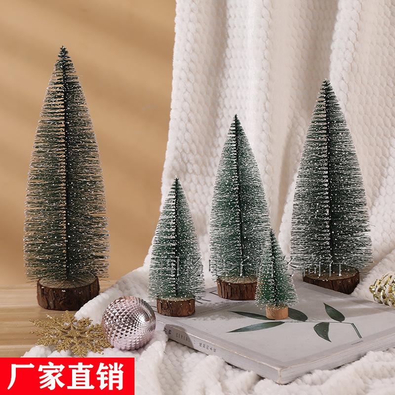 Trang Trí Noel Trang trí cây thông Noel mini: cây tuyết tùng nhỏ, phủ tuyết trắng, trang trí bàn, tạo không khí lễ hội.