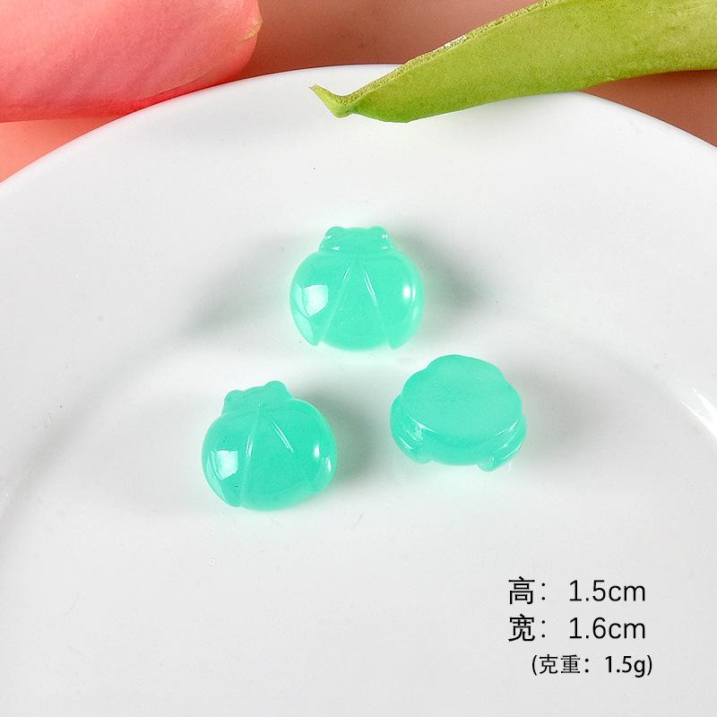 宝绿色瓢虫
