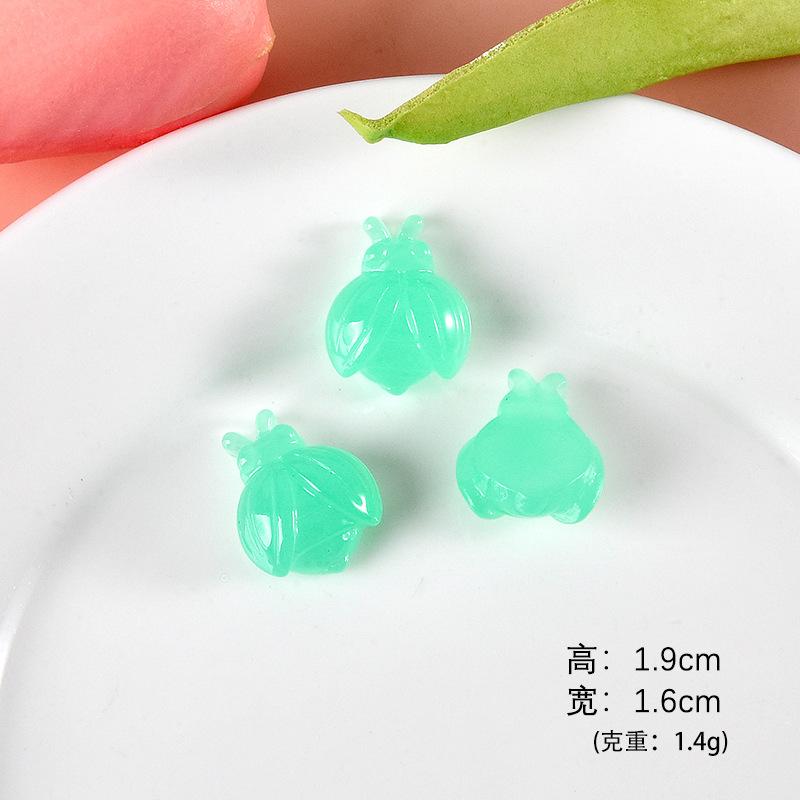 宝绿色毛蜂