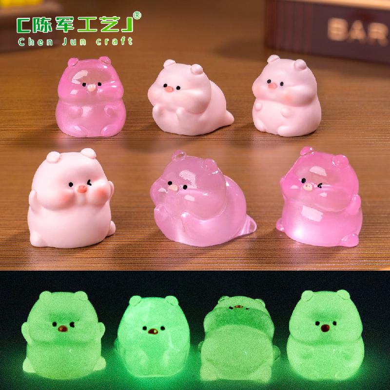 Phụ Kiện Tiểu Cảnh 微景观创意可爱夜光圆圆小猪公仔娃屋 DIY装饰配件迷你桌面小摆件