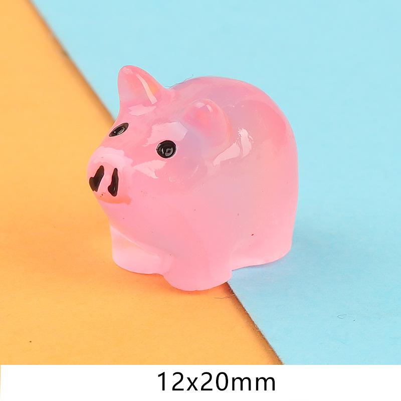 夜光立体可爱彩色小猪摆件饰品diy车饰钥匙扣树脂配件跨境批发