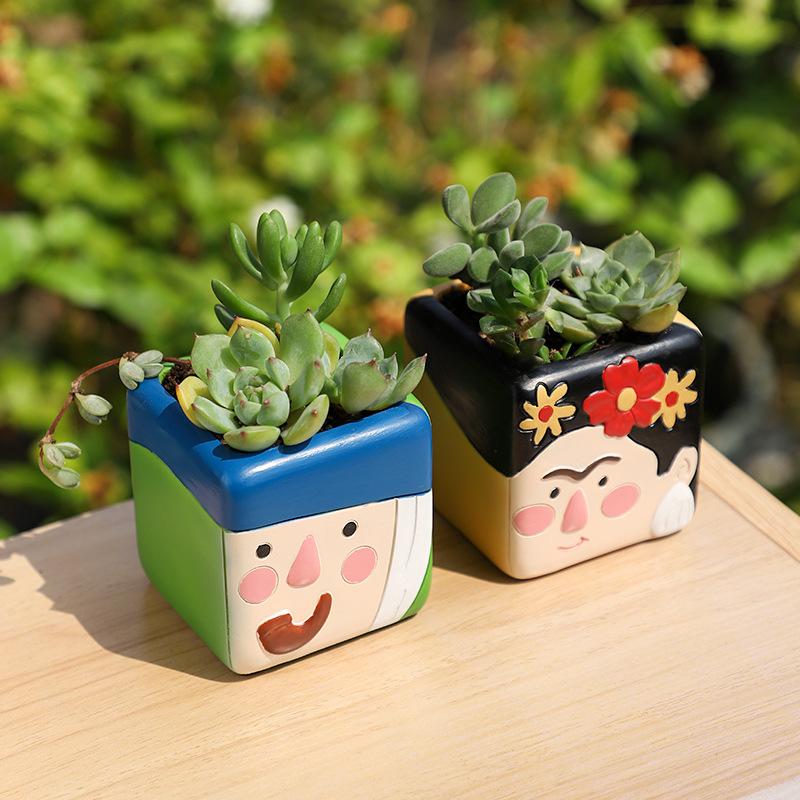 Chậu Cây Resin Chậu cây mọng nước hình vua nữ hoàng bài poker resin, chậu mini để bàn, trang trí văn phòng (RG-174)
