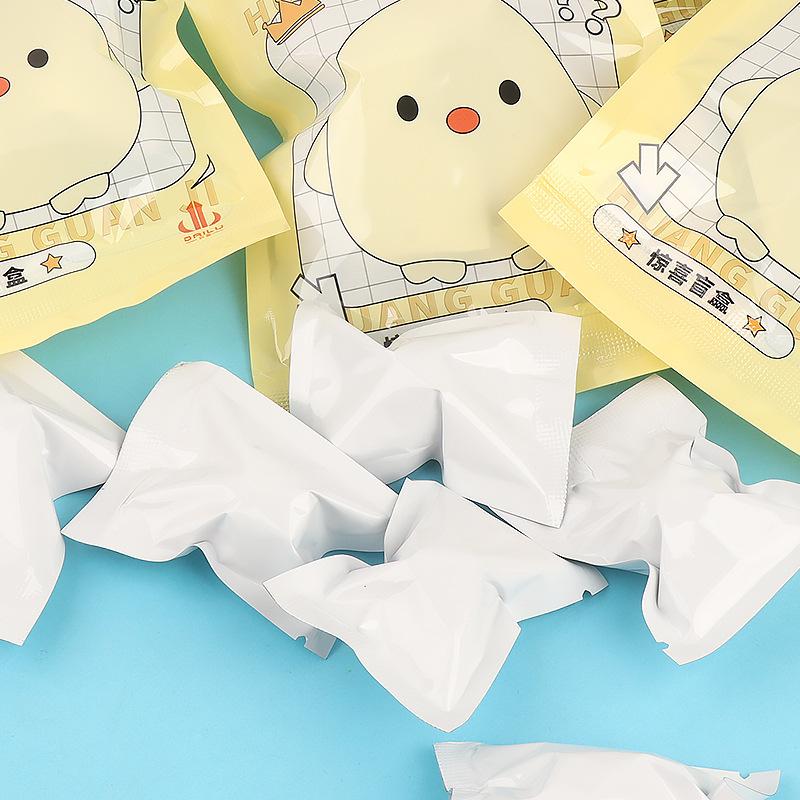 Charm LaBuBu 正版萌粒皇冠鸡盲袋公仔手办学生儿童礼品抖音网红卡通盲袋桌面小