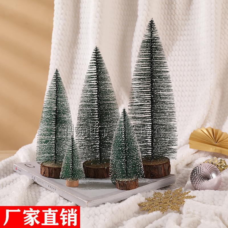 Trang Trí Noel Trang trí cây thông Noel mini: cây tuyết tùng nhỏ, phủ tuyết trắng, trang trí bàn, tạo không khí lễ hội.