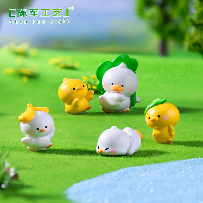 Phụ Kiện Tiểu Cảnh 微景观创意秋游小黄鸭园艺造景DIY装饰品挂配件PVC车载桌面小摆件