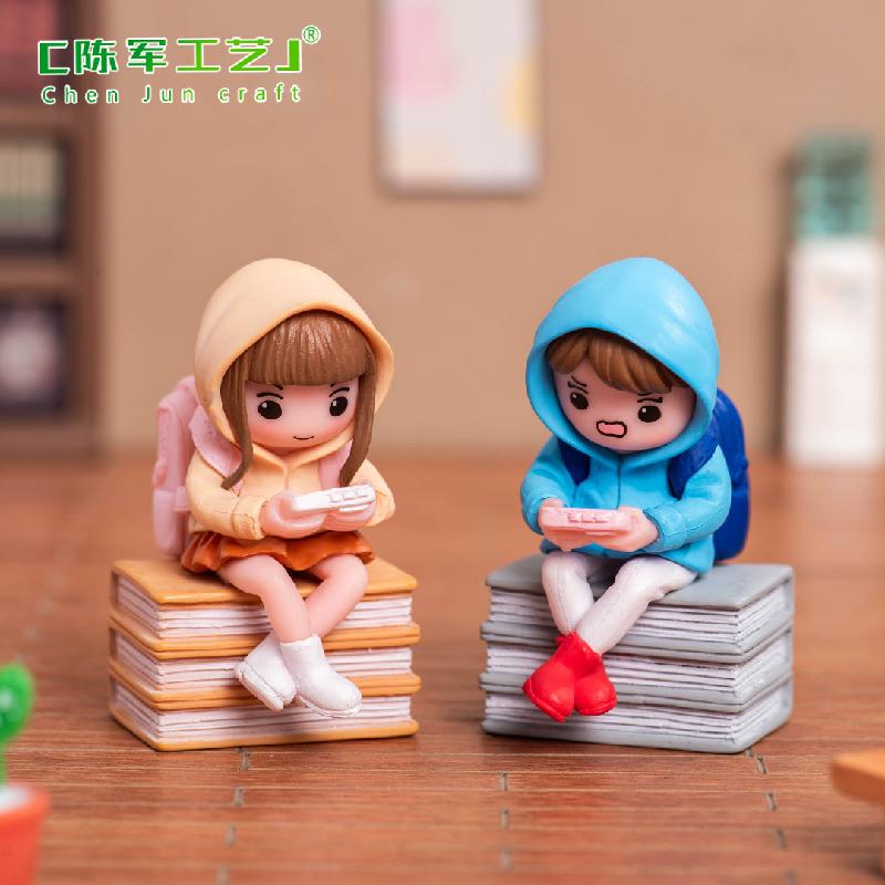Phụ Kiện Tiểu Cảnh 微景观创意打游戏背包情侣娃娃屋 DIY装饰品配件汽车载桌面小摆件