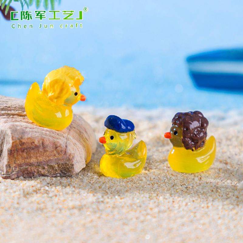 Phụ Kiện Tiểu Cảnh 跨境新品微景观创意夜光百变小黄鸭公仔DIY装饰品配件树脂小摆件
