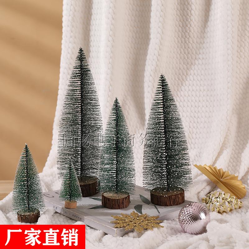 Trang Trí Noel Trang trí cây thông Noel mini: cây tuyết tùng nhỏ, phủ tuyết trắng, trang trí bàn, tạo không khí lễ hội.