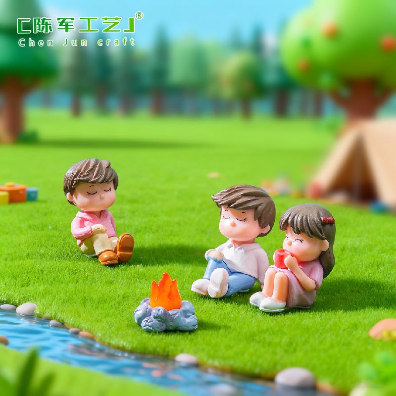 Phụ Kiện Tiểu Cảnh Tiểu cảnh đôi ngồi dễ thương trang trí bánh và xe hơi (ZC-804)