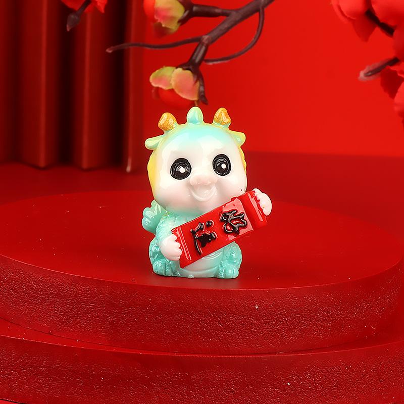 微景观2024新年可爱龙饰品配件国潮公仔生肖龙年车载桌面小摆件