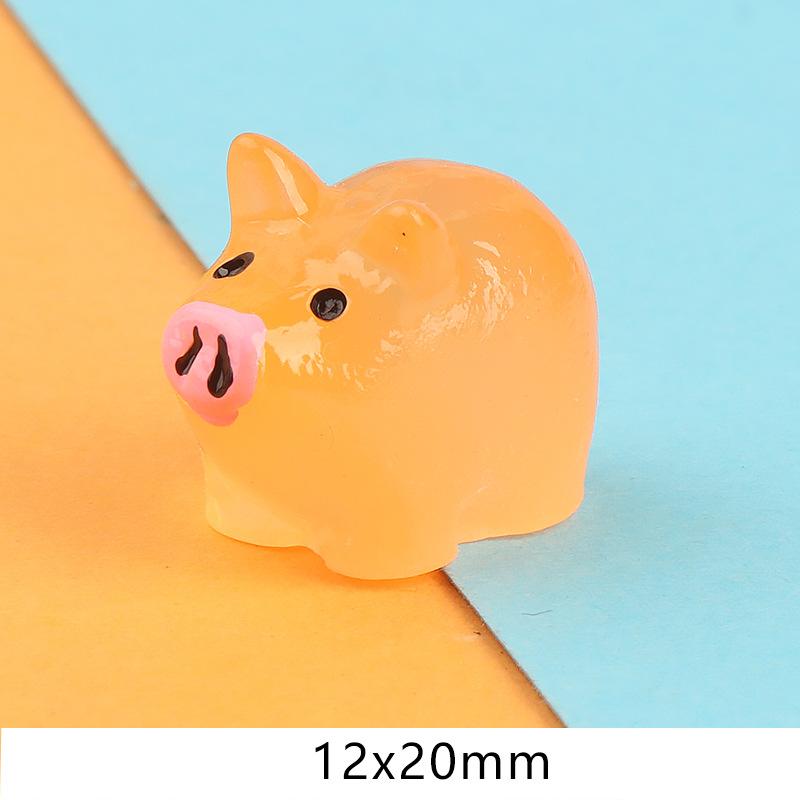 夜光立体可爱彩色小猪摆件饰品diy车饰钥匙扣树脂配件跨境批发