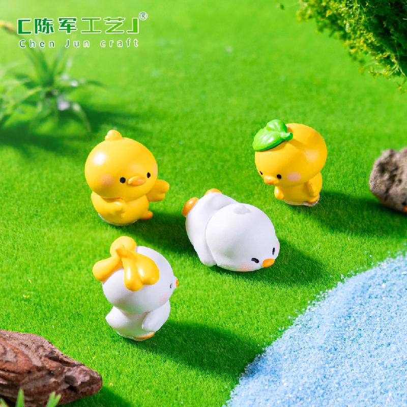 Phụ Kiện Tiểu Cảnh 微景观创意秋游小黄鸭园艺造景DIY装饰品挂配件PVC车载桌面小摆件