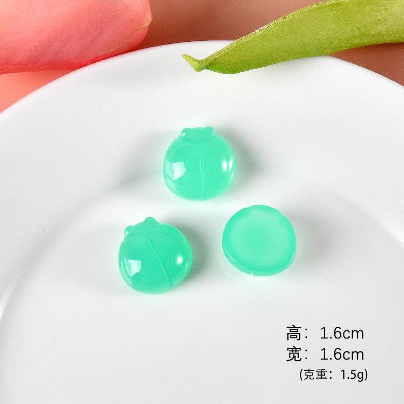宝绿色甲壳虫